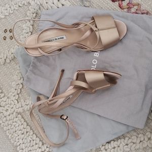 Manolo Blahnik champaign satin heels shoes size 9.5 europian size 40